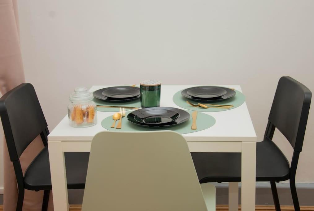 Le Moineau -poterne -parking Gratuit -calme-centre Apartment *